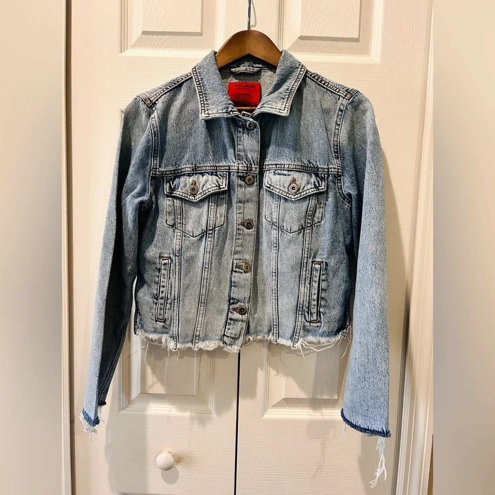 🌿 Pull&Bear Cropped Denim Jacket • Distressed Raw Hem Size Medium
